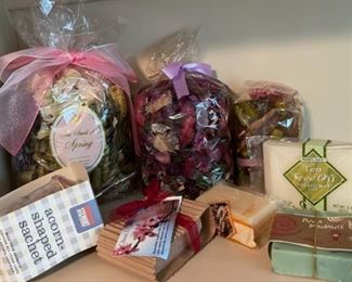 HALF OFF !  $5.00 NOW, WAS  $10.00.............Potpourri and Soapsv(B430)