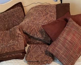 $25.00..................King size set Comforter, 3 shams, 3 pillows and Valance (B460)