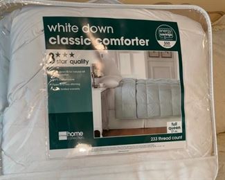 REDUCED!  $30.00 NOW, WAS $40.00.................Queen Comforter (B465)