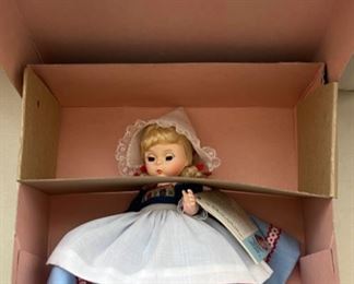 CLEARANCE!  $10.00 NOW, WAS  $30.00...........Madam Alexander Doll with Original Box (B480)