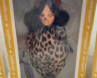 $30.00..............Effanbee Wizard of Oz “Cowardly Lion Dorothy” Doll w/original box (B486)