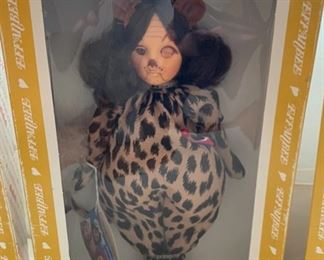 CLEARANCE!  $10.00 NOW, WAS  $30.00...........Effanbee Wizard of Oz “Cowardly Lion Dorothy” Doll w/original box (B486)