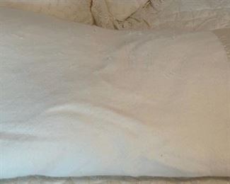 $8.00.................King Size Blanket some wear (B490)