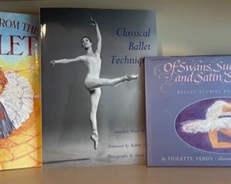 CLEARANCE !  $4.00 NOW, WAS  $12.00........Ballet Books (B493)