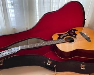 $200.00................Vintage Emperador Guitar With Hard Case (B506)