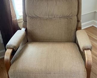 $30.00........................LazyBoy Recliner (B512)