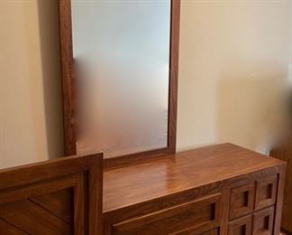 Dresser with mirror: Huntley Furniture (B515)