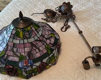 $50.00...............Stained Glass Light Fixture 20” diameter on base (B523)