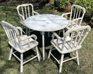 CLEARANCE!  $20.00 NOW, WAS  $60.00................Childs Table and 4 Chairs set , size: 27 1/2” diameter, 21” tall (B525)