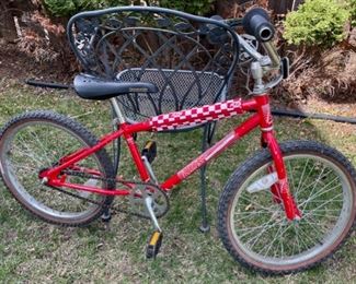 HALF OFF !  $40.00 NOW, WAS   $80.00............Schwinn Predator Bike, kickstand missing (B566)