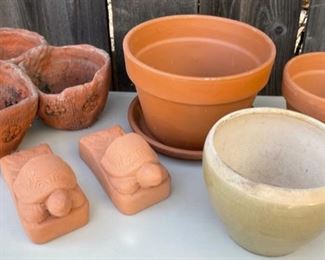 $10.00.....................Pots (B588)
