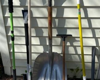 HALF OFF !  $6.00 NOW, WAS  $12.00............Yard Tools (B598)