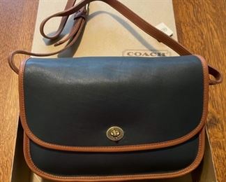 $80.00....................Coach Purse like new original box (B794)