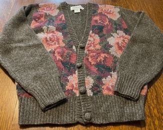 CLEARANCE!  $4.00 NOW, WAS  $14.00.................96% lambswool, 4% nylon JH Collectibles Sweater size Small (B749)