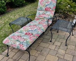 $300.00....................Windflower Mesh Chaise Lounge Chair and 2 End Tables (B838)