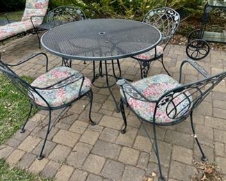 $400.00.................Lyon Shaw Windflower Mesh 4 Barrel Dining Chairs and Mesh Patio Table (B839)