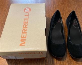 $20.00...............Merrell Shoes size 9 (B827)