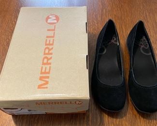 HALF OFF !  $10.00 NOW, WAS  $20.00...............Merrell Shoes size 9 (B827)