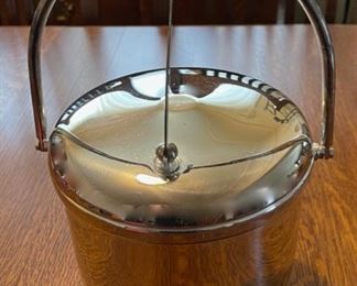 $16.00................New Ice Bucket (B819)