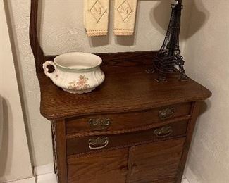 Oak wash stand with towel bar