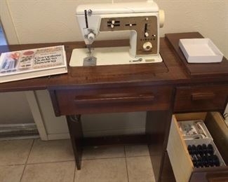Senger 640 Zig Zag Sewing Machine 3 drawers with attachments