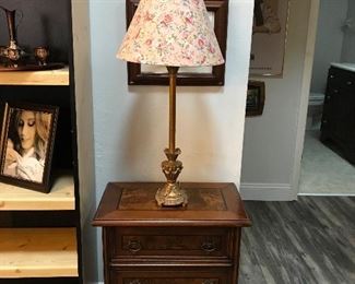 Nightstand / End Table, Lamp