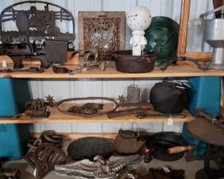 Lots of cast iron items 