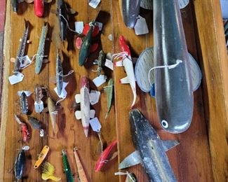 Fishing lures and fish decoys 