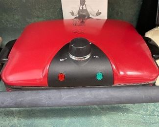 George Foreman with waffle , grill and flat plates.