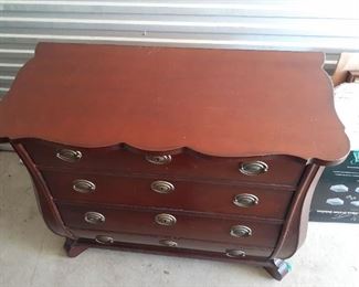New Price $430.00  Drexel Heritage Chest  made in USA. see previous photos for price..   Size: 40w x 19d x 36h