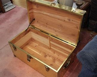 CEDAR LINED FOOT LOCKER