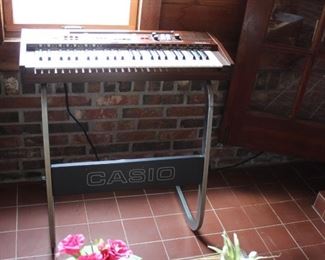 CASIO KEY BOARD W/STAND