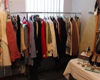 LADIES CLOTHING SIZES MEDIUM TO LARGE PETITE