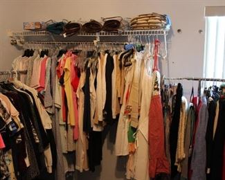 LADIES CLOTHING SIZES MEDIUM TO LARGE PETITE