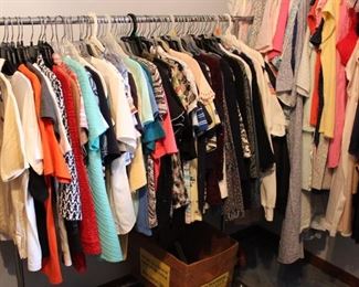 LADIES CLOTHING SIZES MEDIUM TO LARGE PETITE