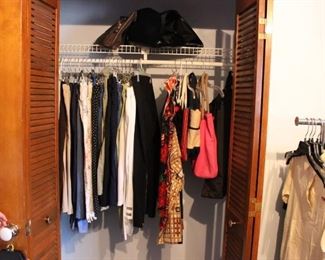 LADIES CLOTHING SIZES MEDIUM TO LARGE PETITE