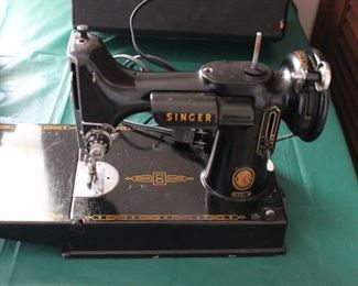 SINGER BLACK FEATHER WEIGHT 221