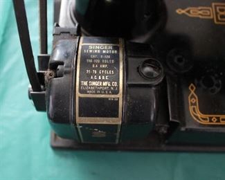 SINGER BLACK FEATHER WEIGHT 221