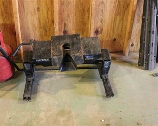 REESE 15K 5TH WHEEL MOUNT FOR TRUCK