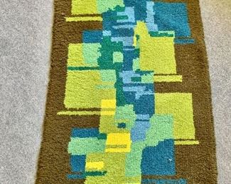 $120 - MCM rug #1 - 4' 6"L x 2' 4"W 