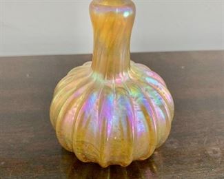 $90 - Vintage vase; 3 1/2"H x 3"W 