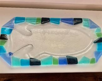 $30 - Fish art glass plate; 16"L x 7 1/2"W 