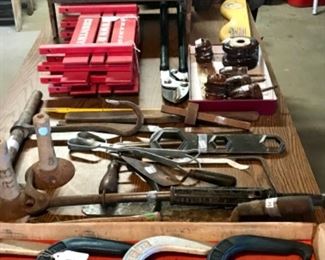 vintage tools, vintage horse shoe set