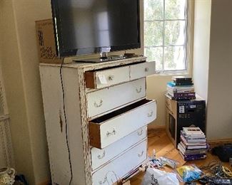Shabby style dresser