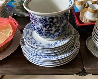 Mid century Chinese pot