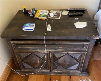 Kreiss  night stands