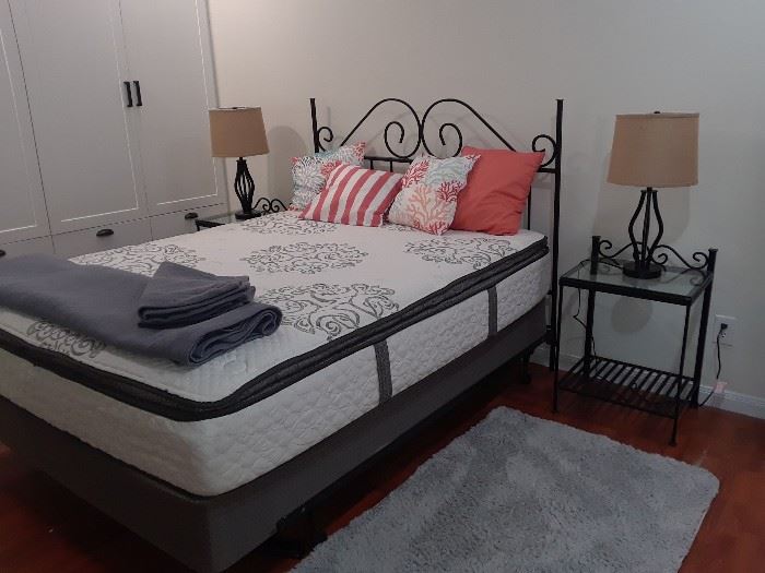 Immaculate SERTA queen bed.....