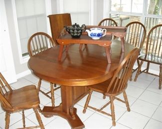 EIGHT chairs and two leaves!