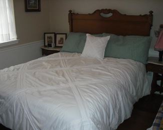 Another Queen bedroom....