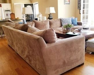 Down filled sectional sofa
CRATE & BARREL
8ft x 6ft x 36
3pcs